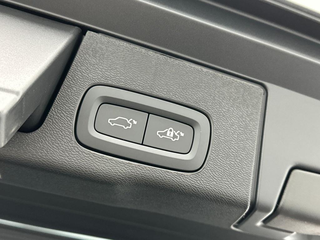 Volvo XC60 t6 awd gt ultra dark