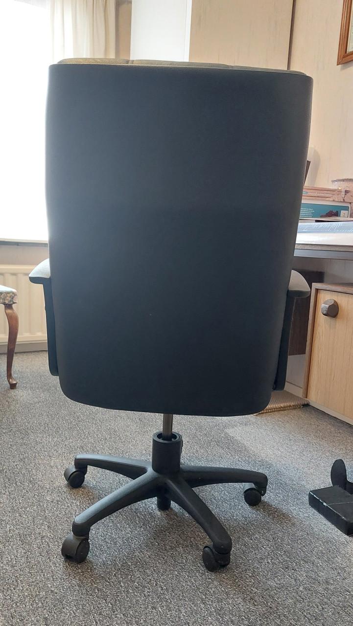 Verstelbare bureaustoel