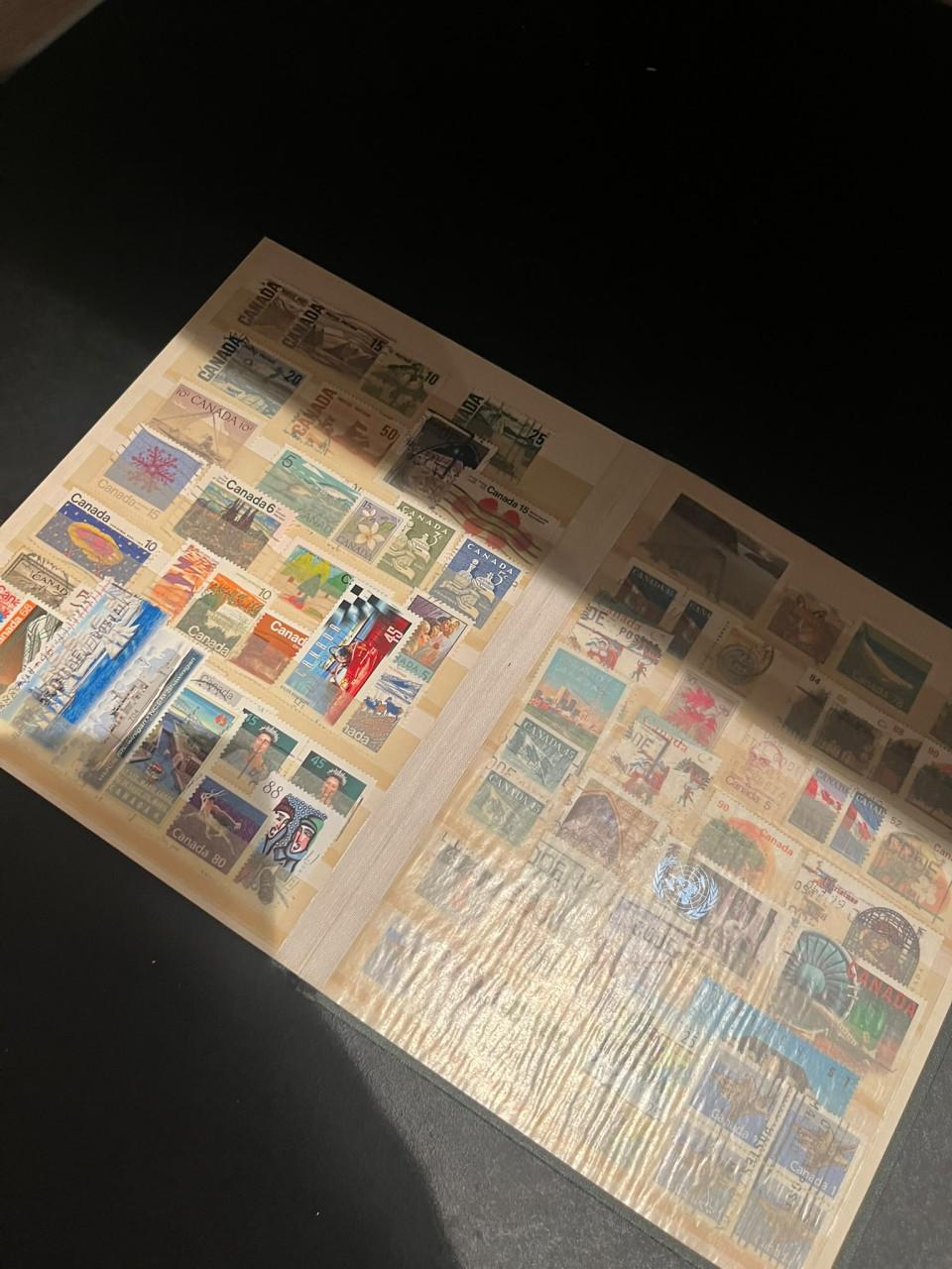 Klein album 30 kantjes met zegels, waaronder wat China