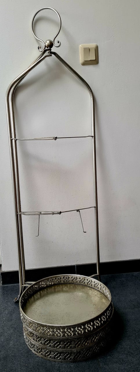 Grote vintage etagère 3-laags zilverkleurig, 128 cm hoog  ø37 cm