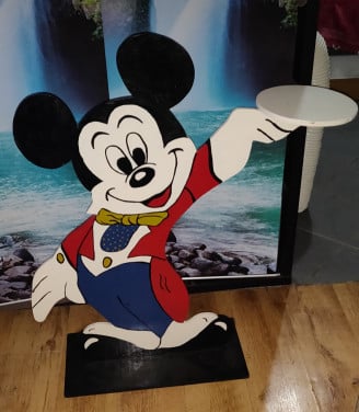 Mickey Mouse figuur met tablet