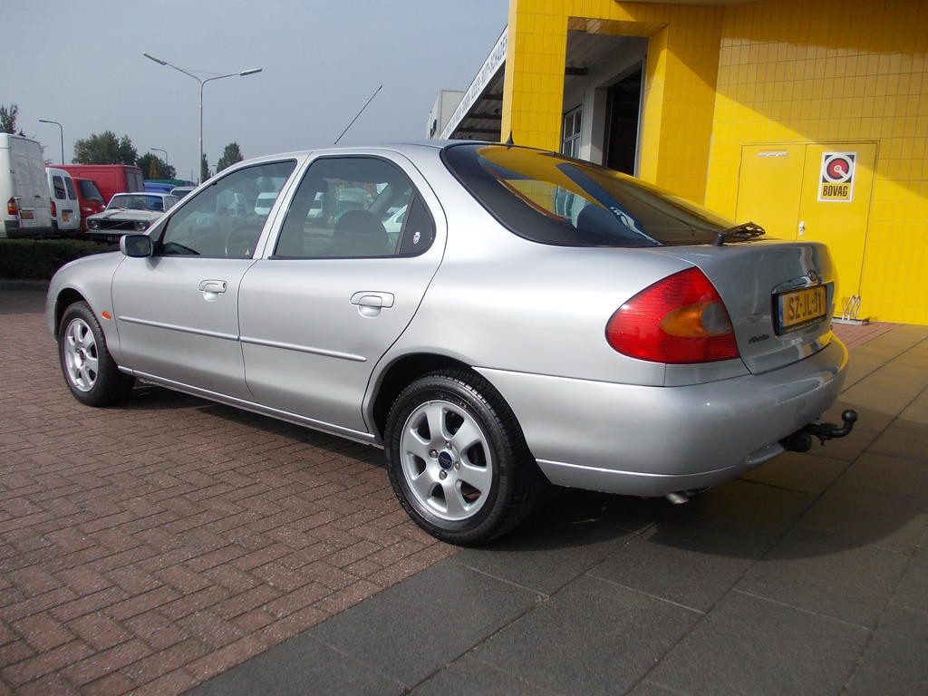 Ford Mondeo 1.8 td ghia