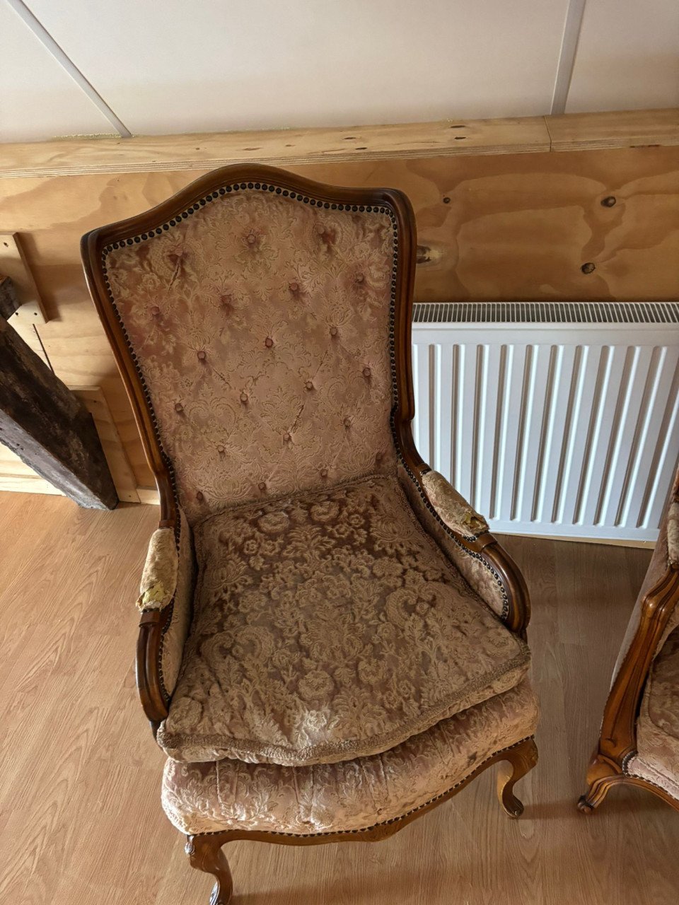 Gratis af te halen. Twee leunstoelen