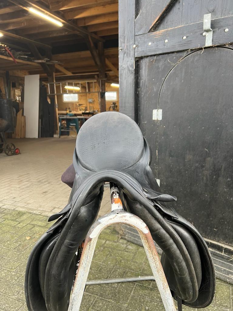 KN Allegro dressuurzadel