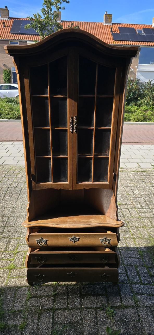 Vitrinekast met 3 lades zie foto's