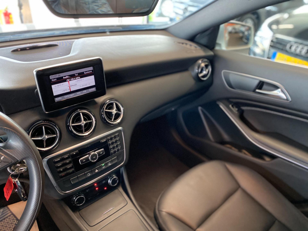 Mercedes-Benz A-Klasse 180 ambition style automaat , afneembare trekhaak