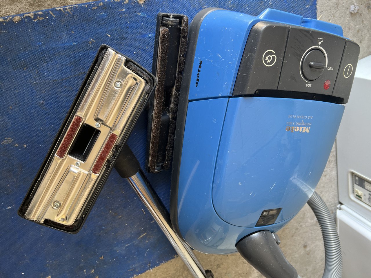 Miele Stofzuiger 1500W compleet met alle hulpstukken als nieuw