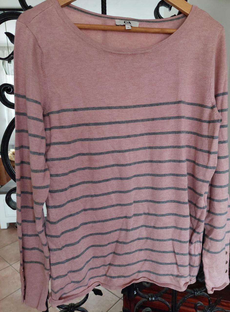 2 leuke damestruien mt M panter & roze