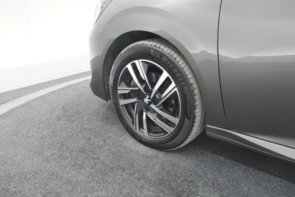 Peugeot 208 puretech 100 eat8 allure pack | camera | apple carplay | parkee