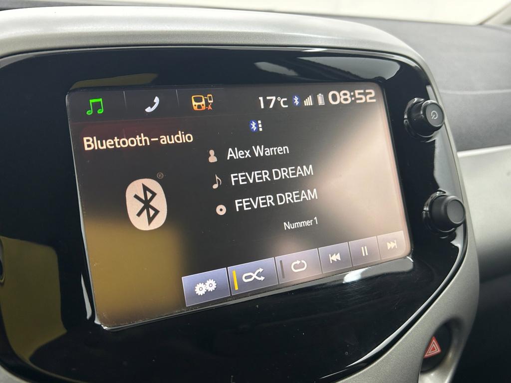 Toyota Aygo occasion 1.0 vvt-i x-play | wit | tweedehands toyota aygo | air