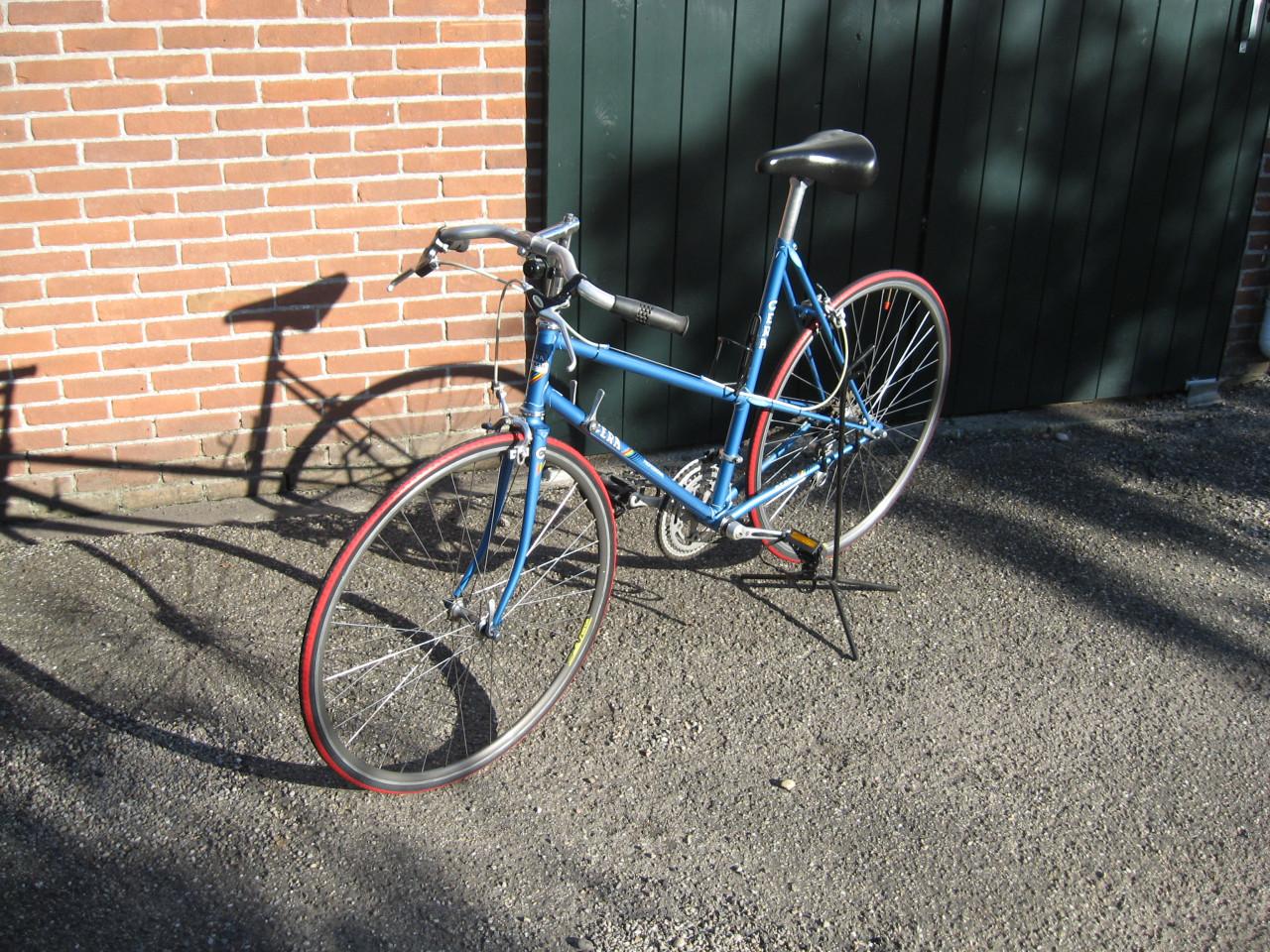 """MOOIE UNIEKE DAMES CERA RACEFIETS""