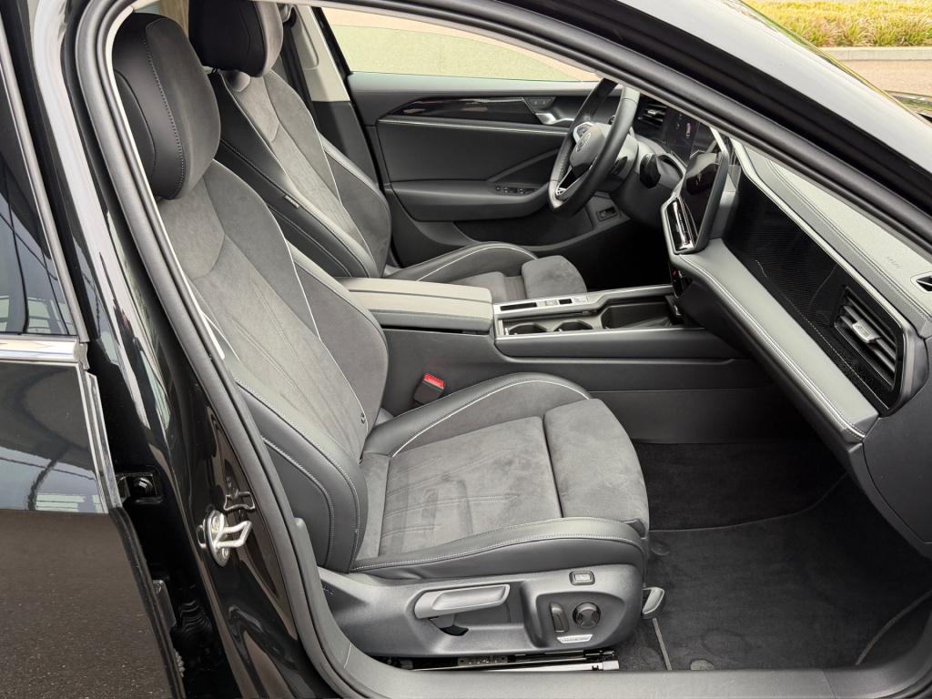 Volkswagen Passat variant 1.5 ehybrid business | trekhaak | alcantara | hea