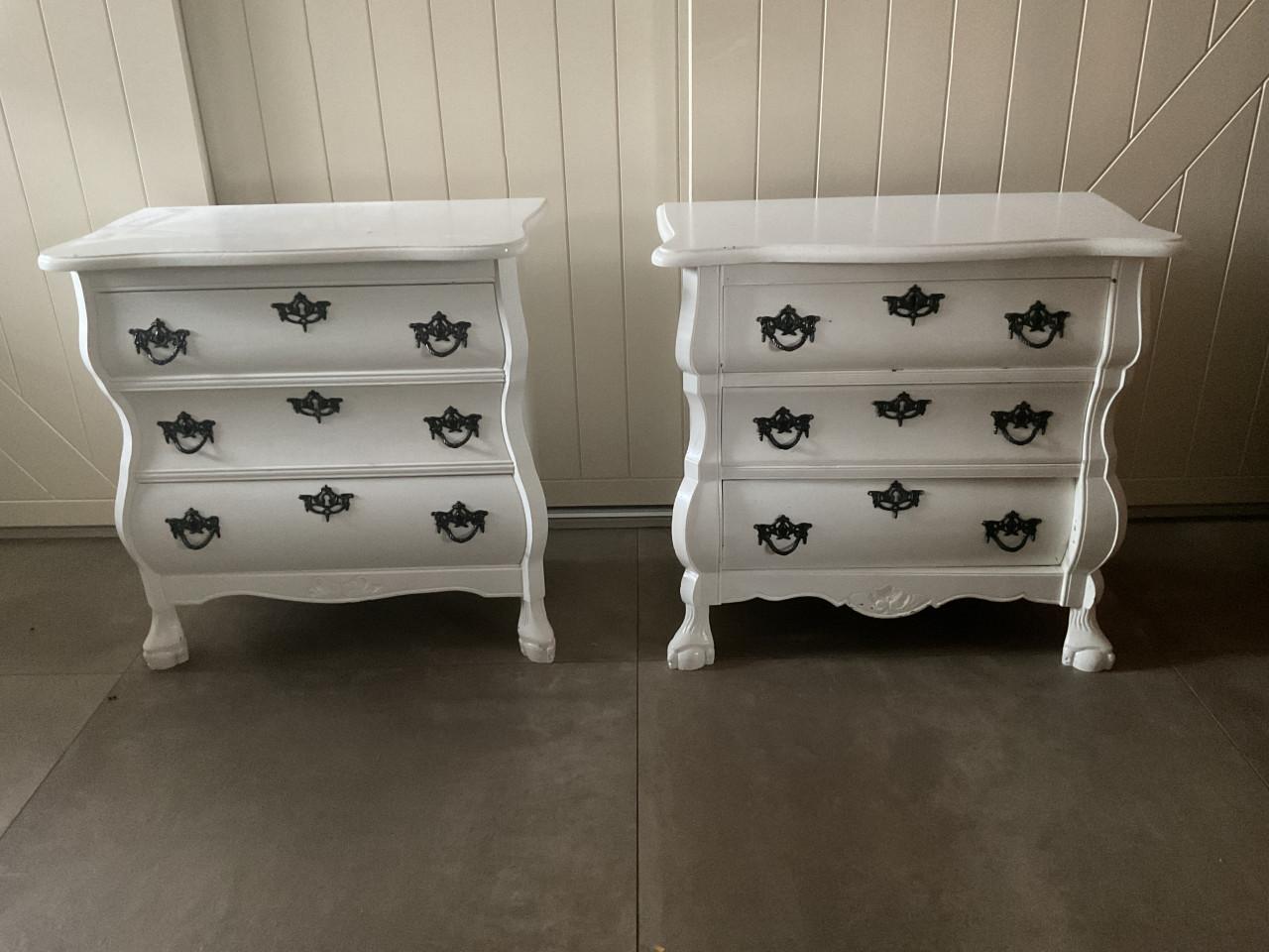 Te Koop: 2 Oude Buikkastjes