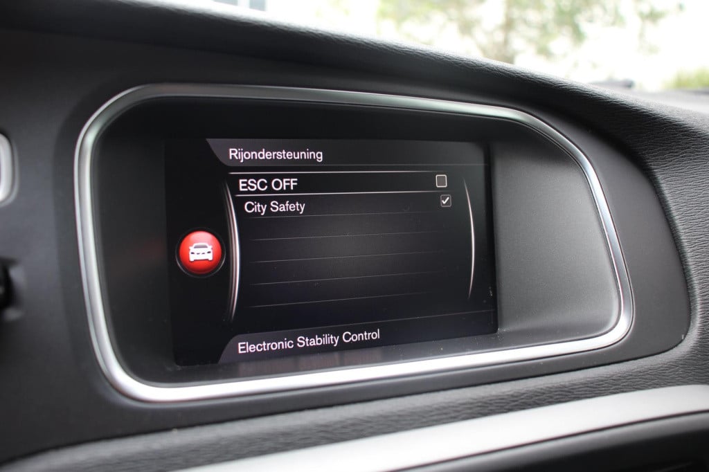 Volvo V40 2.0 t2 momentum - navi - cruise - grootlicht ass - led - pdc - st