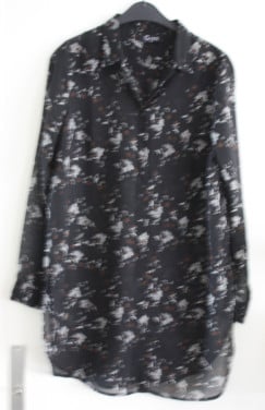 Zwarte blouse met witte en bruine details  maat 38