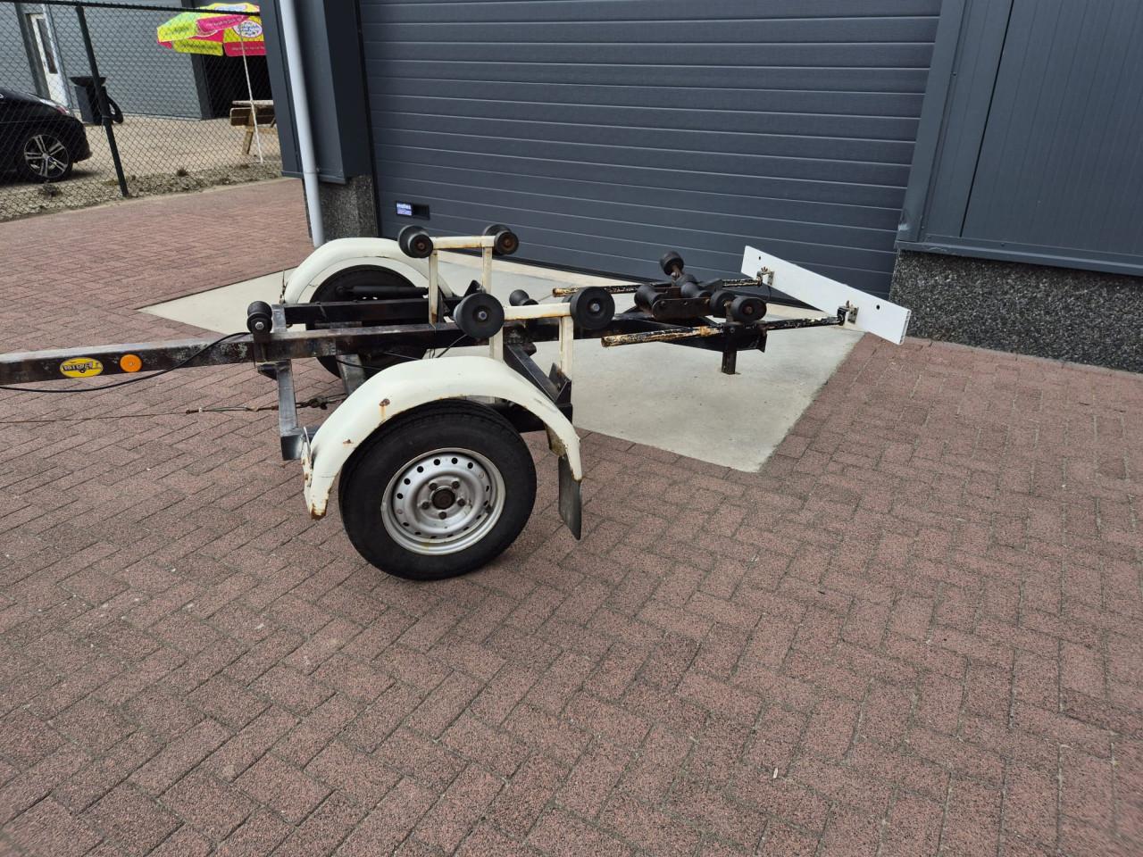 Riba boottrailer 850, wel geremd maar geen kenteken