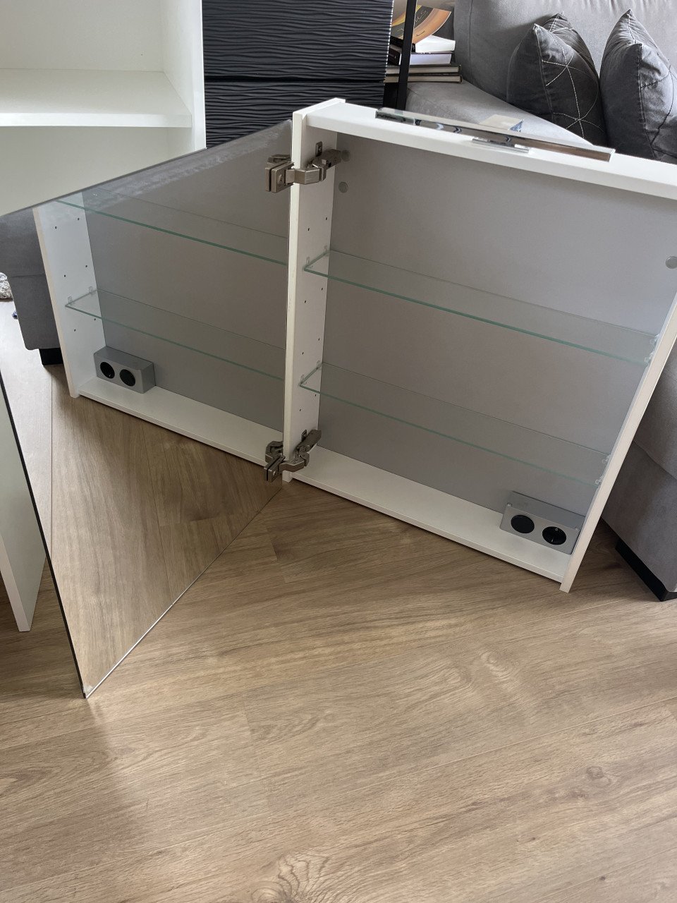 Kolomkast en spiegelkast badkamer