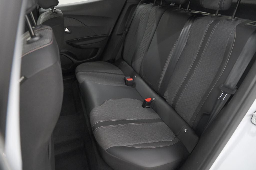 Peugeot 2008 puretech 100 allure | apple carplay | parkeersensoren | climat