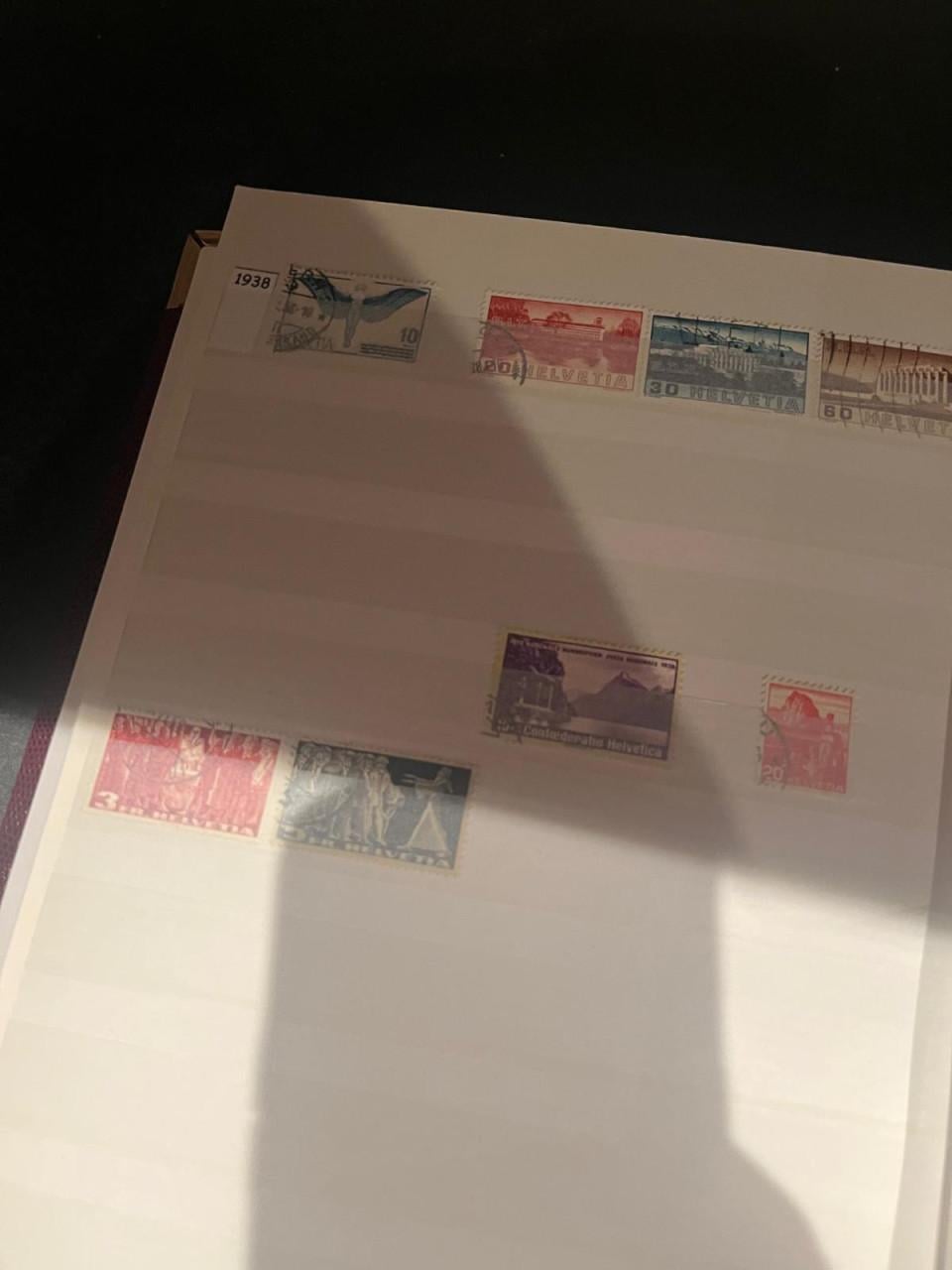 Kleine collectie Zwitserland in mooi album met gaaf blok!