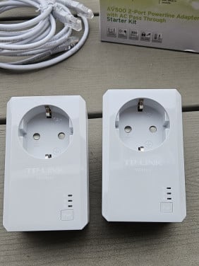 ZganTP-LINK TL-PA4020P-KIT AV500 2-Port Powerline wifi Adapter