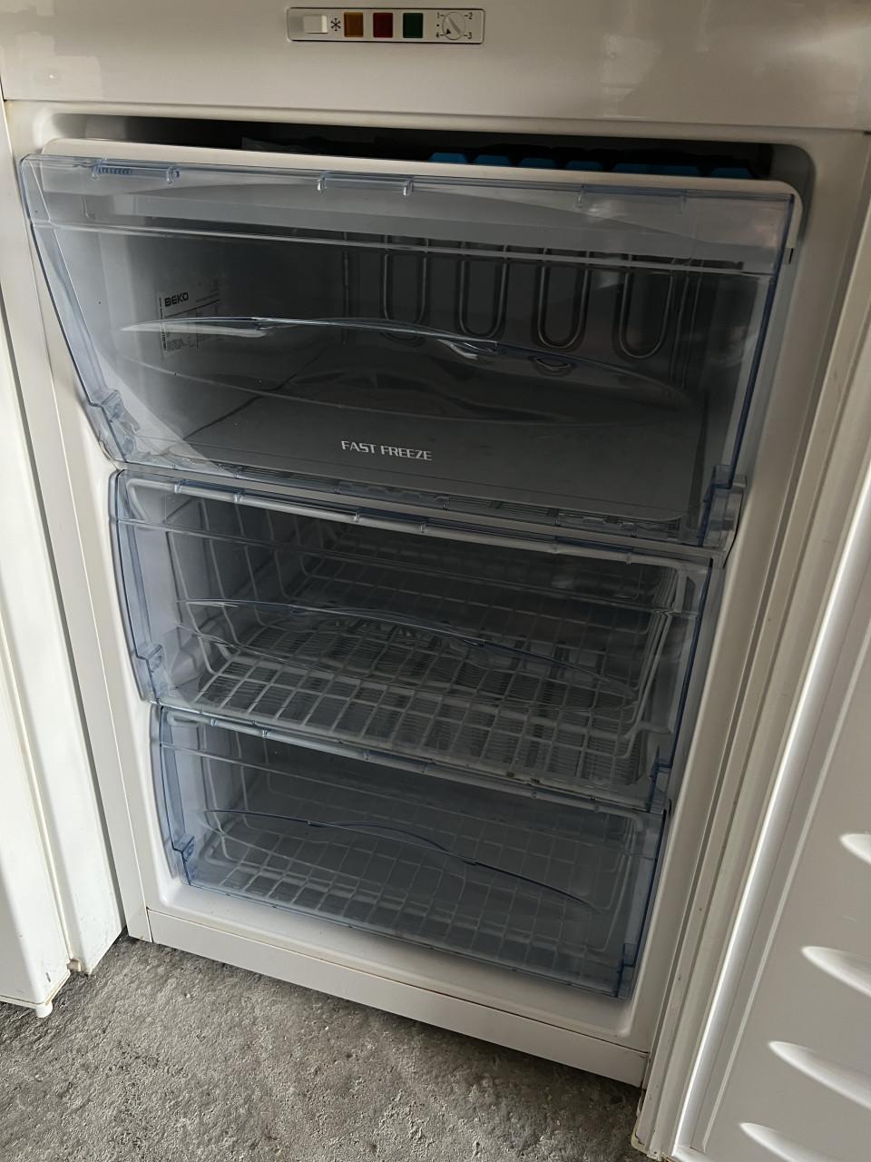 A klasse tafelmodel vrieskast 4 laden 85x55 cm. 114 liter