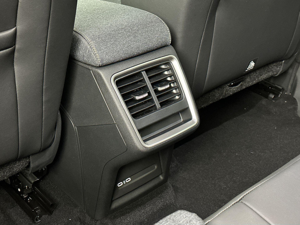 Skoda Elroq business edition tour elektromotor 210 kw / 286 pk