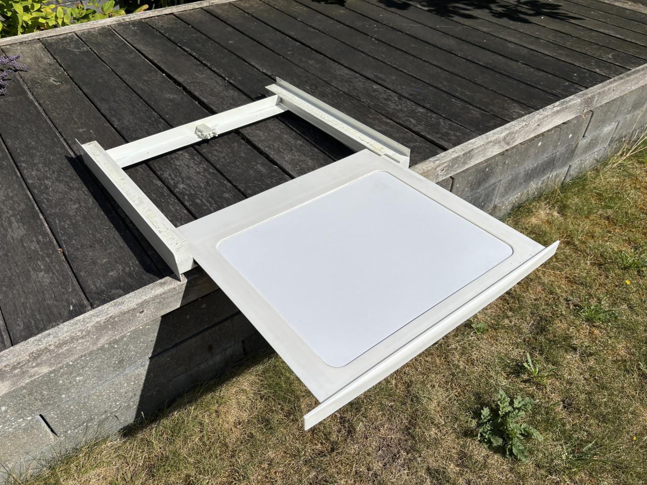 Tussenstuk wasmachine droger met uitschuifbaar plateau