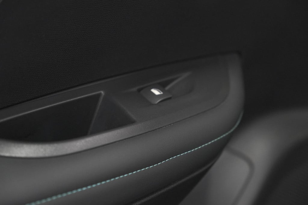 Peugeot 2008 puretech 102 allure pack | camera | apple carplay | parkeersen