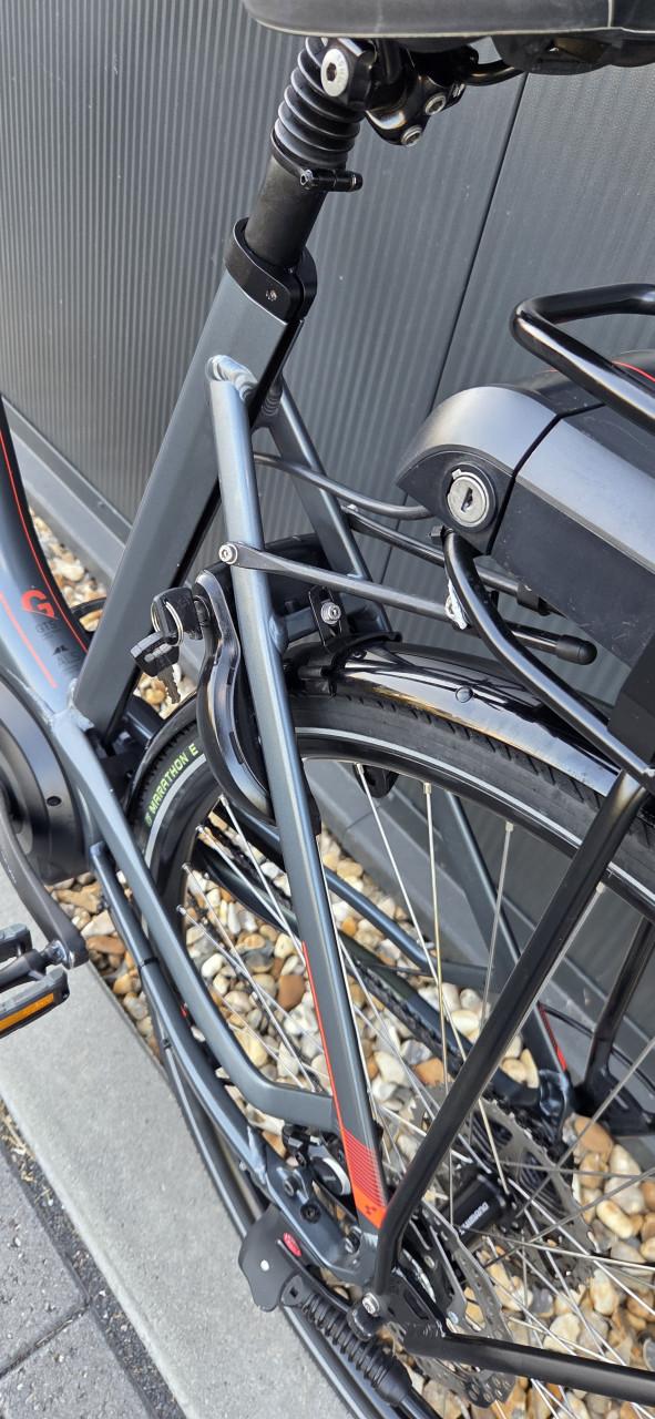 Mooie sportieve Cube Touring Bosch Active Line 500Wh framemaat 54 cm (L)