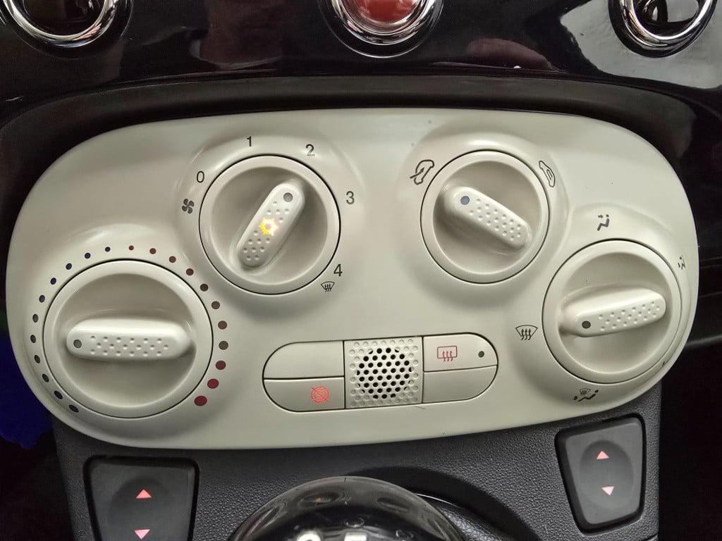 Fiat 500 1.2 lounge | pano | airco | lm velgen | 4-cilinder! | luxe uitvoer