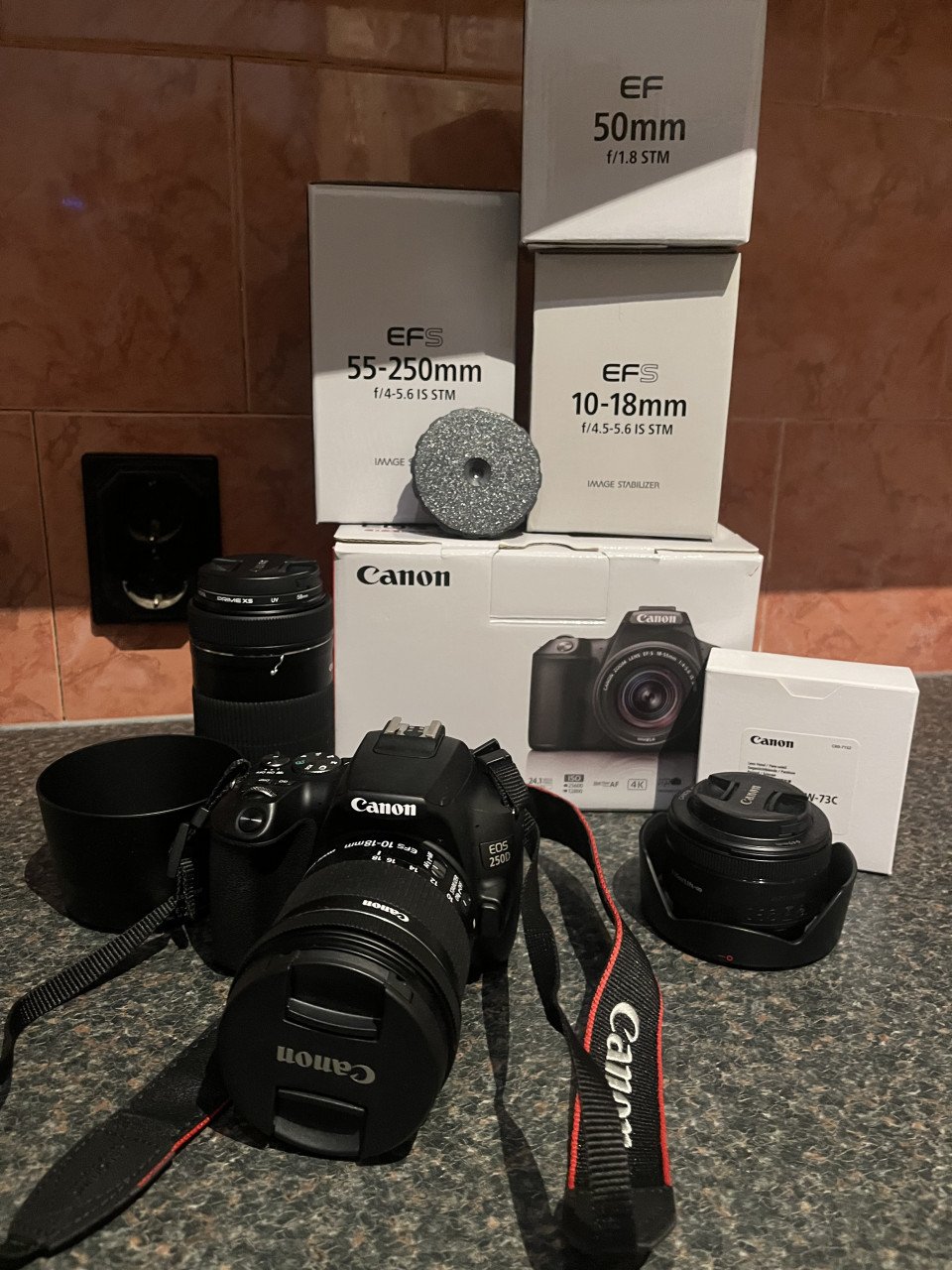 Canon 250d Body + 4 lenzen