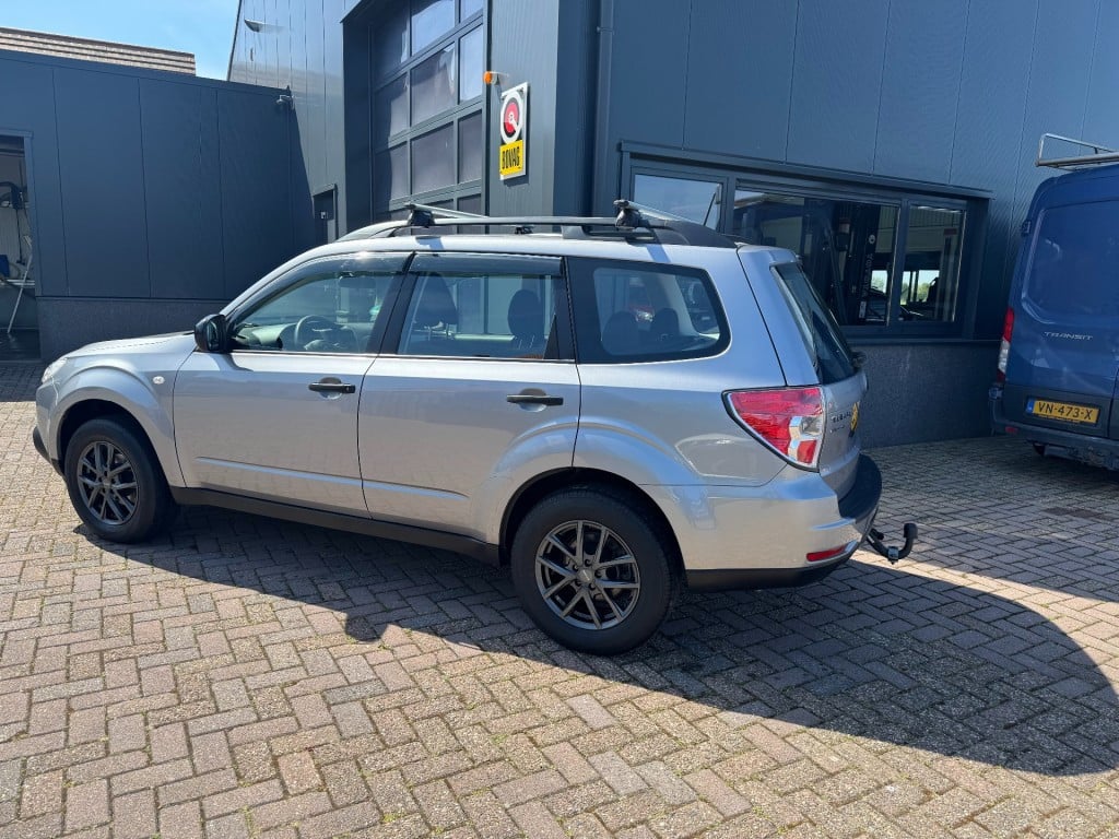 Subaru Forester 2.0 x intro