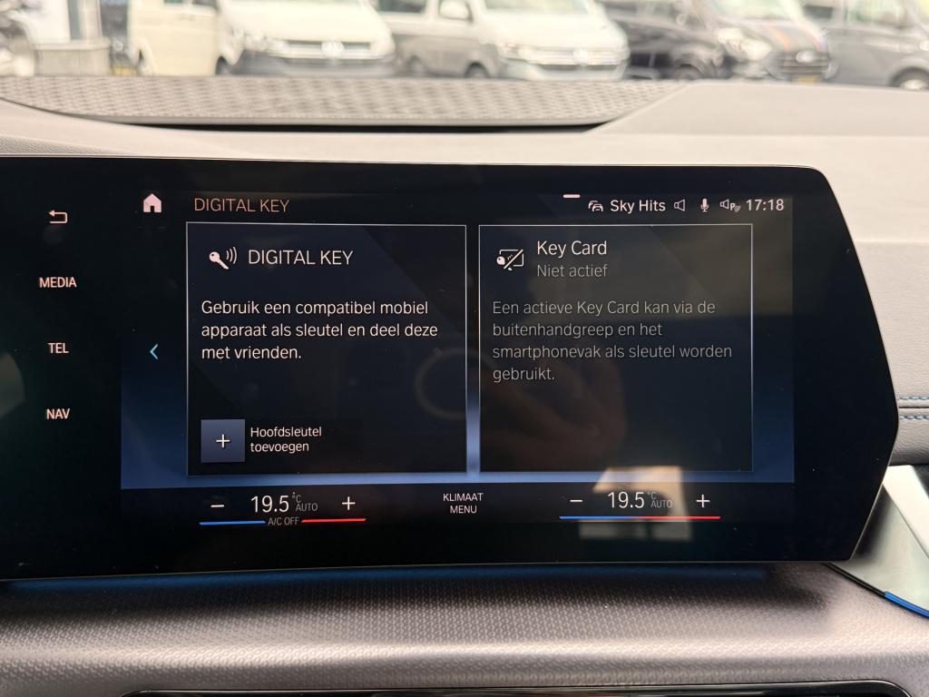 BMW 2-serie active tourer 220i m-sport | pano | cruise | lane assist | hud 