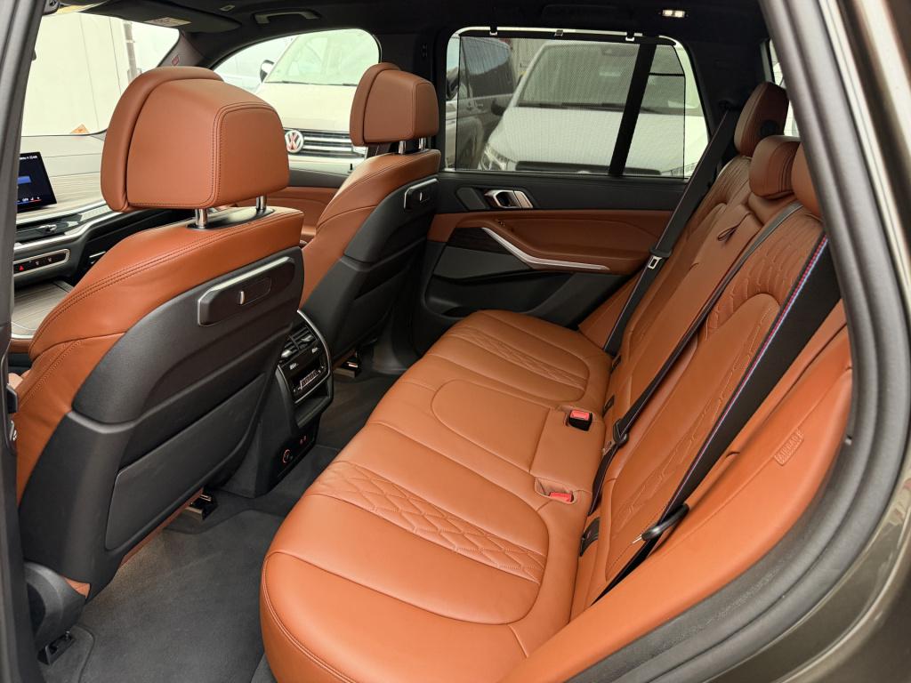 BMW X5 xdrive50e m-sport | pano | luchtvering | elek. trekhaak | rijklaar i