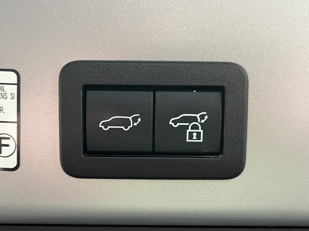 Toyota Corolla Cross 2.0 hp hybrid frist edition | bms | keyless | navi | t
