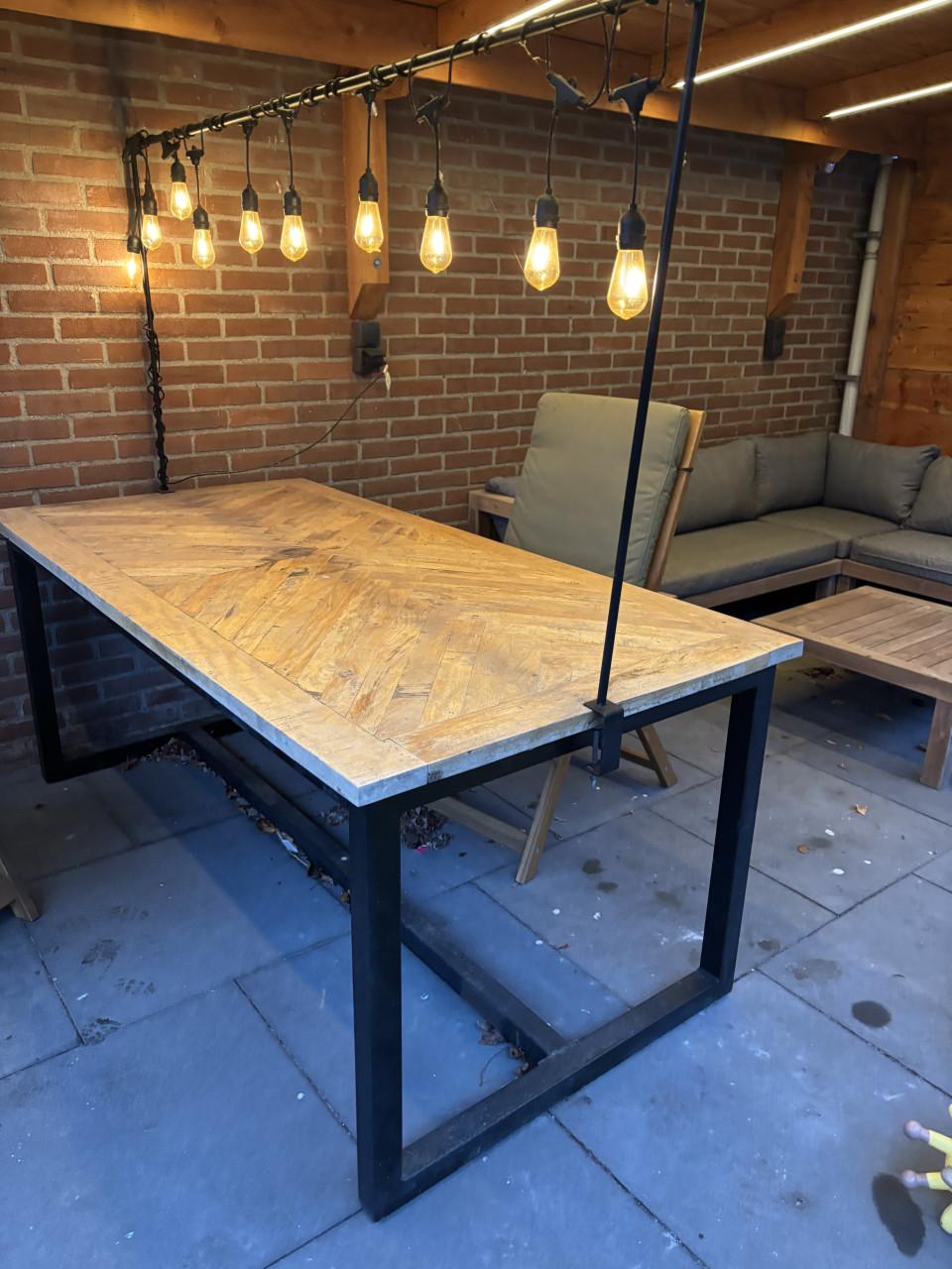 (Tuin)tafel met verlichting
