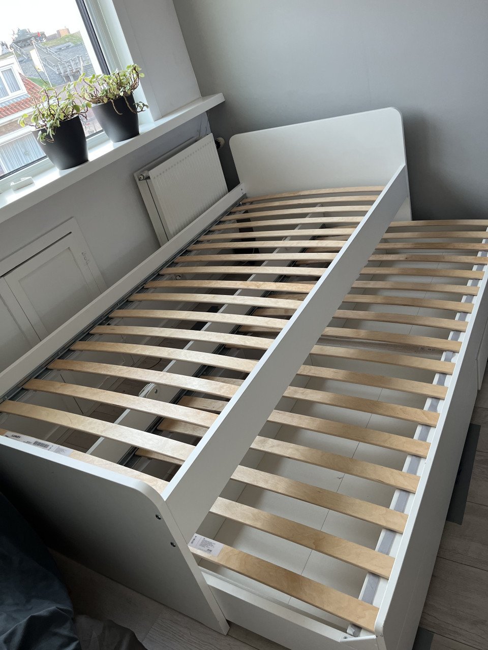 Bedframe 90x200cm met onderbed en opbergruimte wit.