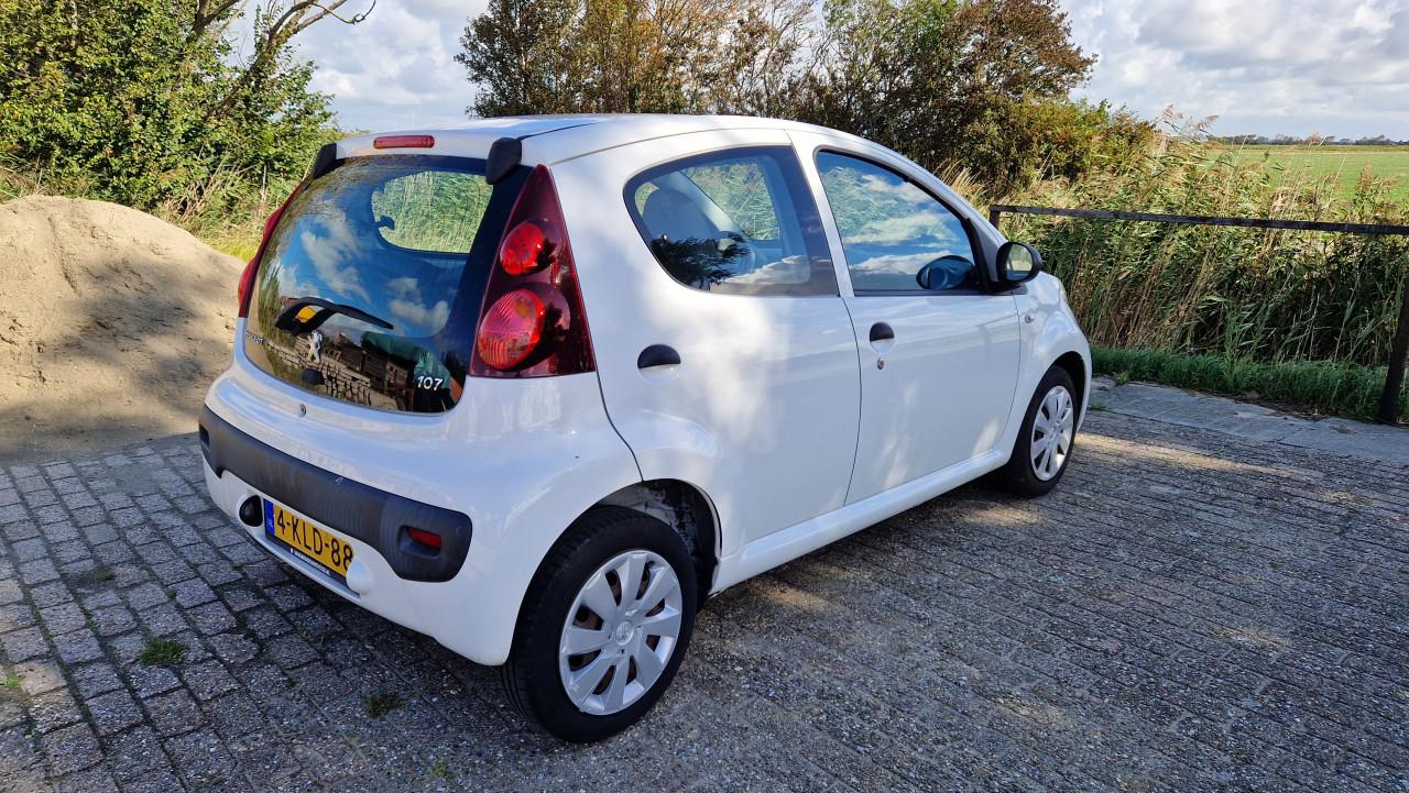 Peugeot 107 5drs/airco/bj.2013