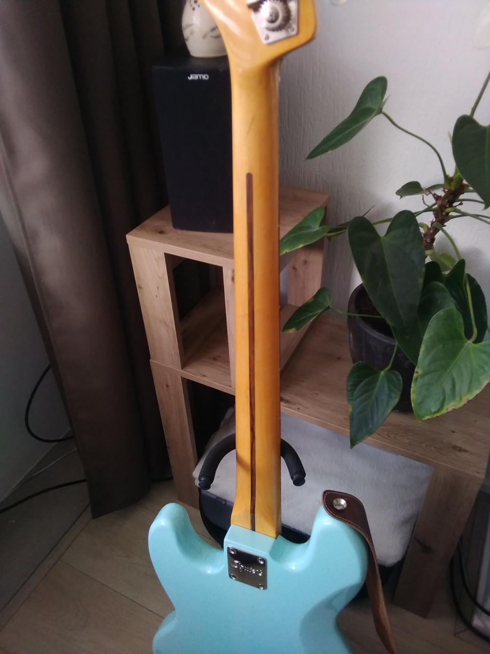 Squier Classic Vibe 60's Jazz Bass Daphne Blue met upgrades, 300 euro!