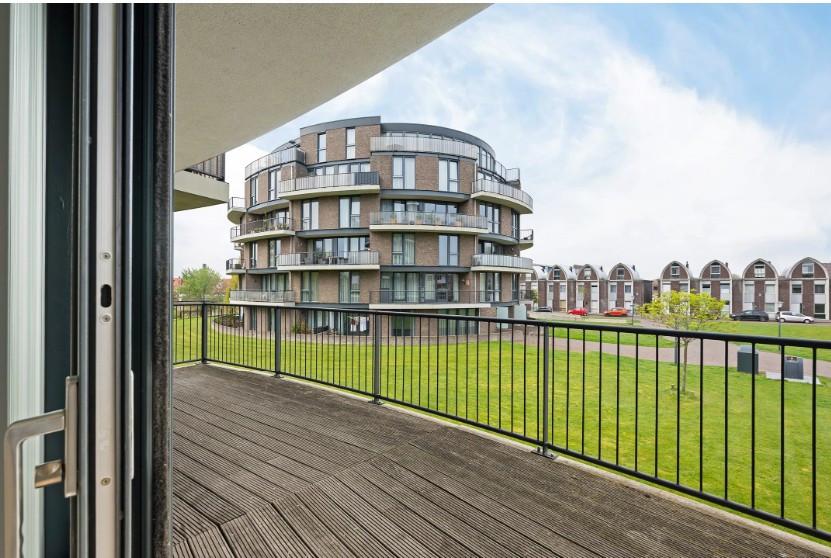 Een luxueus instap klaar appartement op de 2e woonlaag met een groot balkon