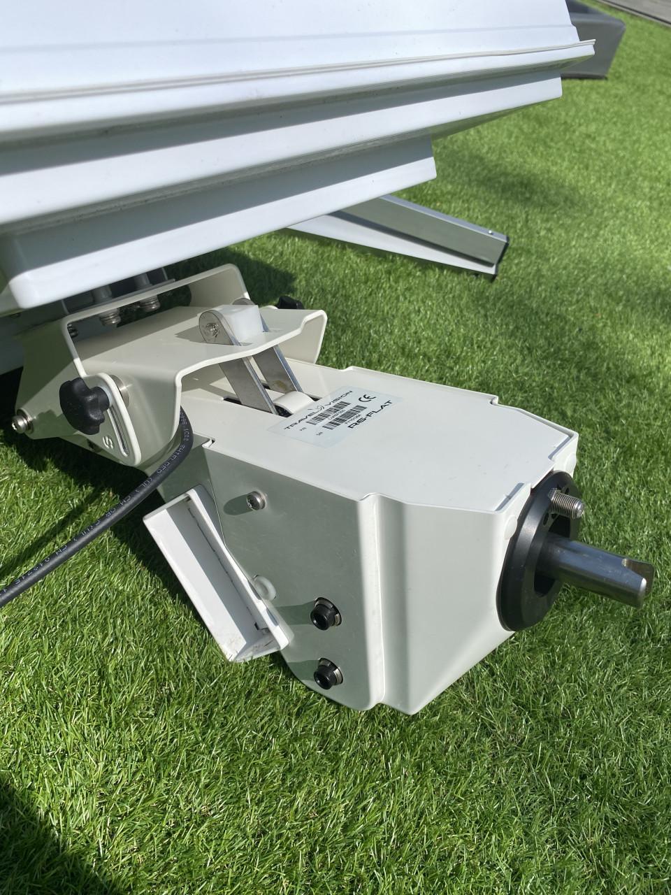Travelvision R6 flat , volautomatische schotel antenne