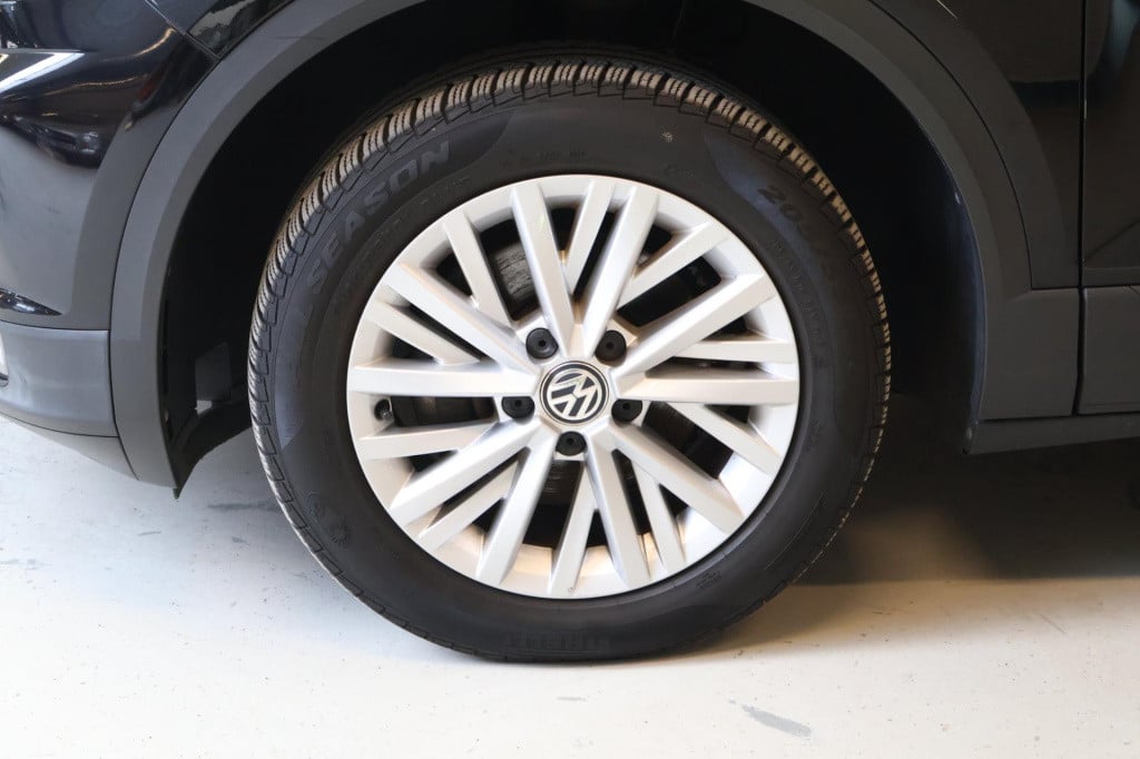 Volkswagen T-roc 1.5 tsi style nl auto, acc, appconnect, trekhaak.