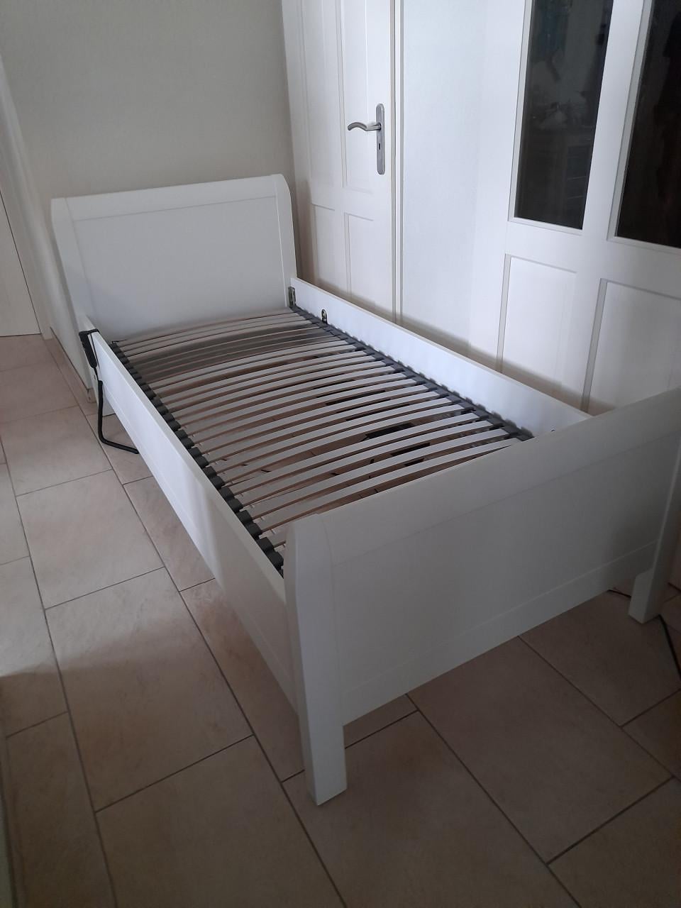 Senioren bed 90 x 200 met elektrisch verstelbare bossflex lattenbodem