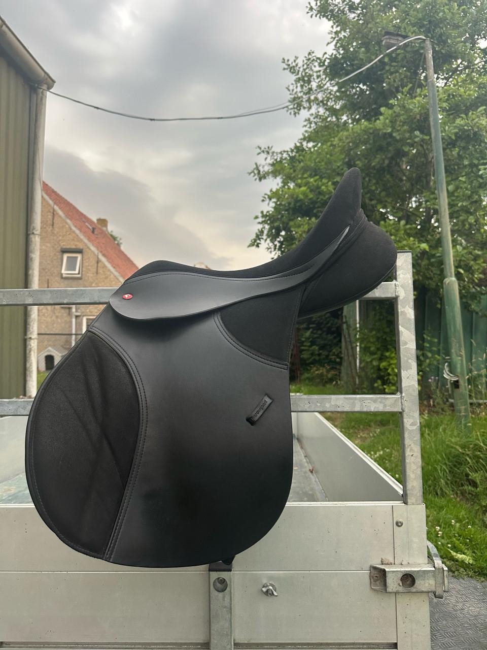 Thorowgood Veelzijdigheidszadel 17,5 inch.