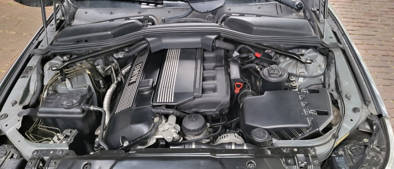 Auto BMW 525i e60 business executive