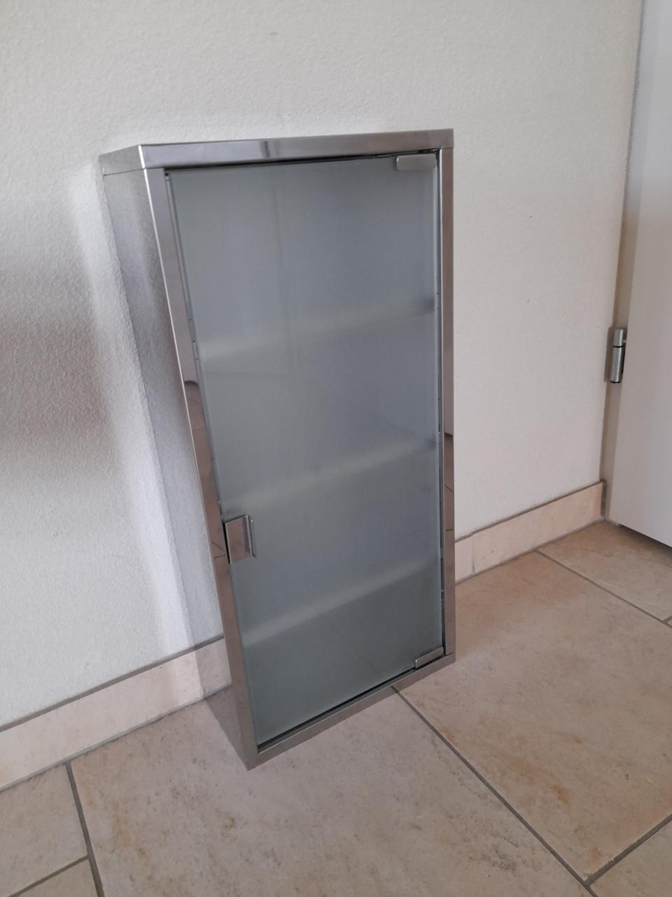 Medicijn kastje  27B x 57H x 12D ( in goede staat )