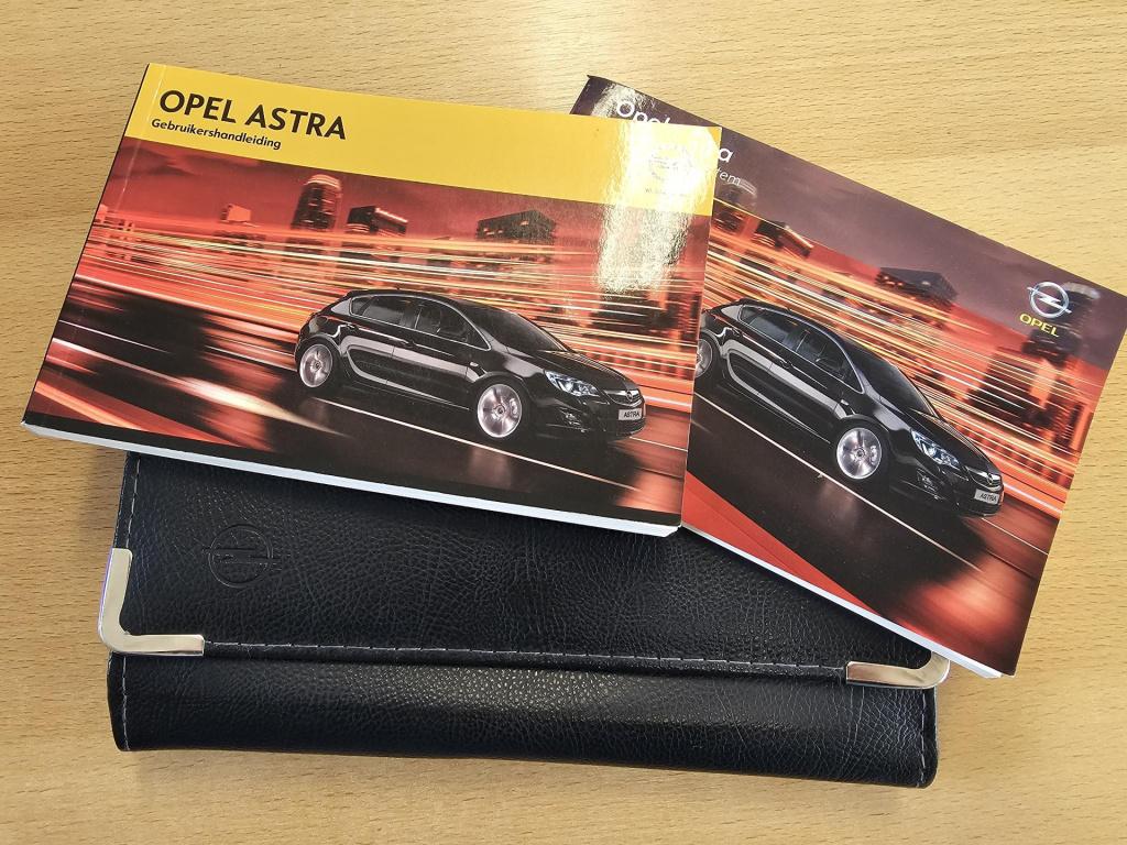 Opel Astra 1.6 turbo cosmo