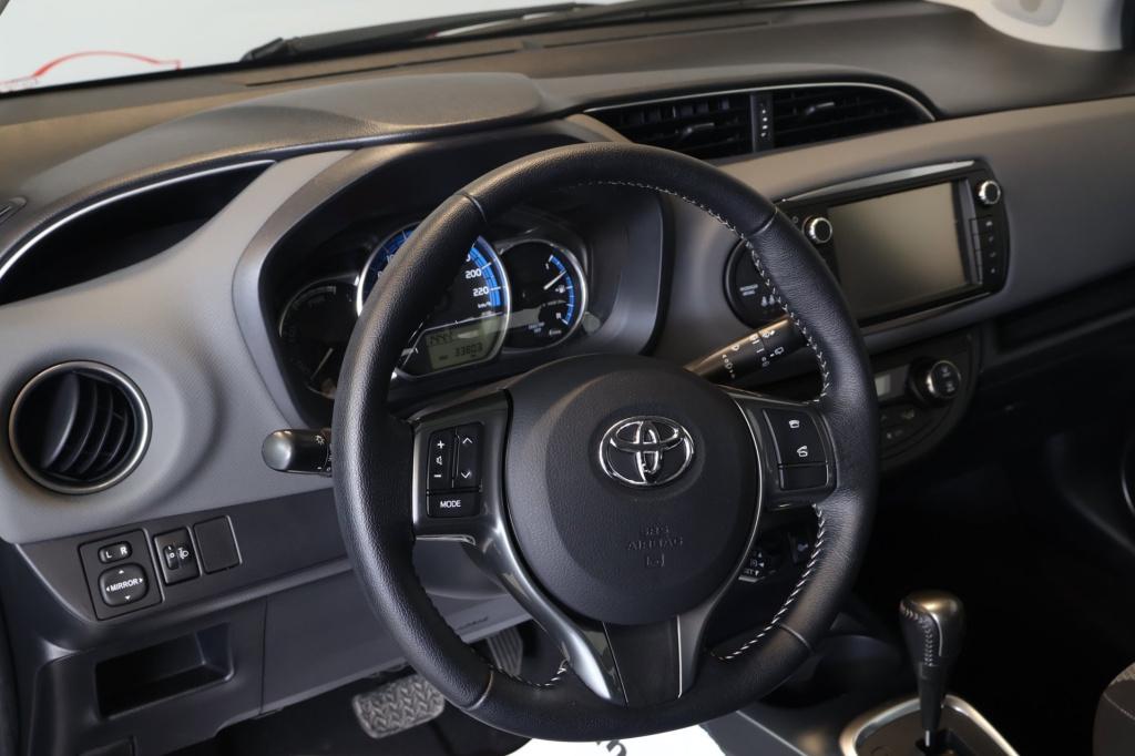 Toyota Yaris 1.5 hybrid lease nl auto, cruise controle, navigatie,