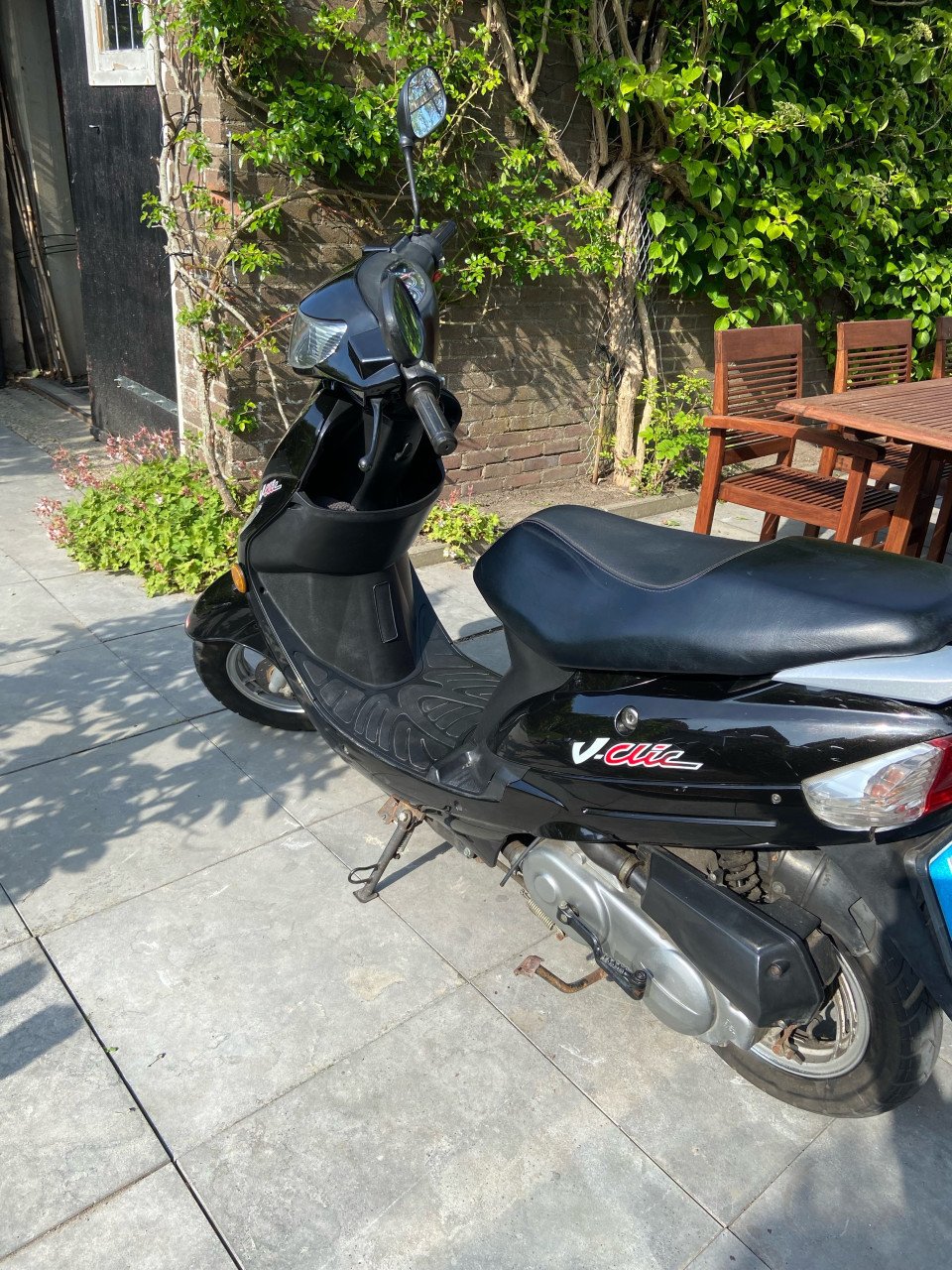 Scooter peugeot v-clic (blauw kenteken)
