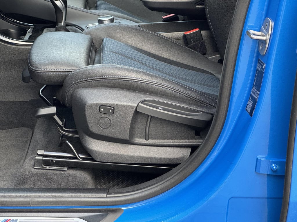 BMW X1 sdrive18i high executive m sport | trekhaak afneembaar | sportstoele